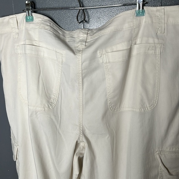 American Eagle Cream Tan Super High Rise Baggy Wide Leg Cargo Pants‎ size 20 - Picture 3 of 7
